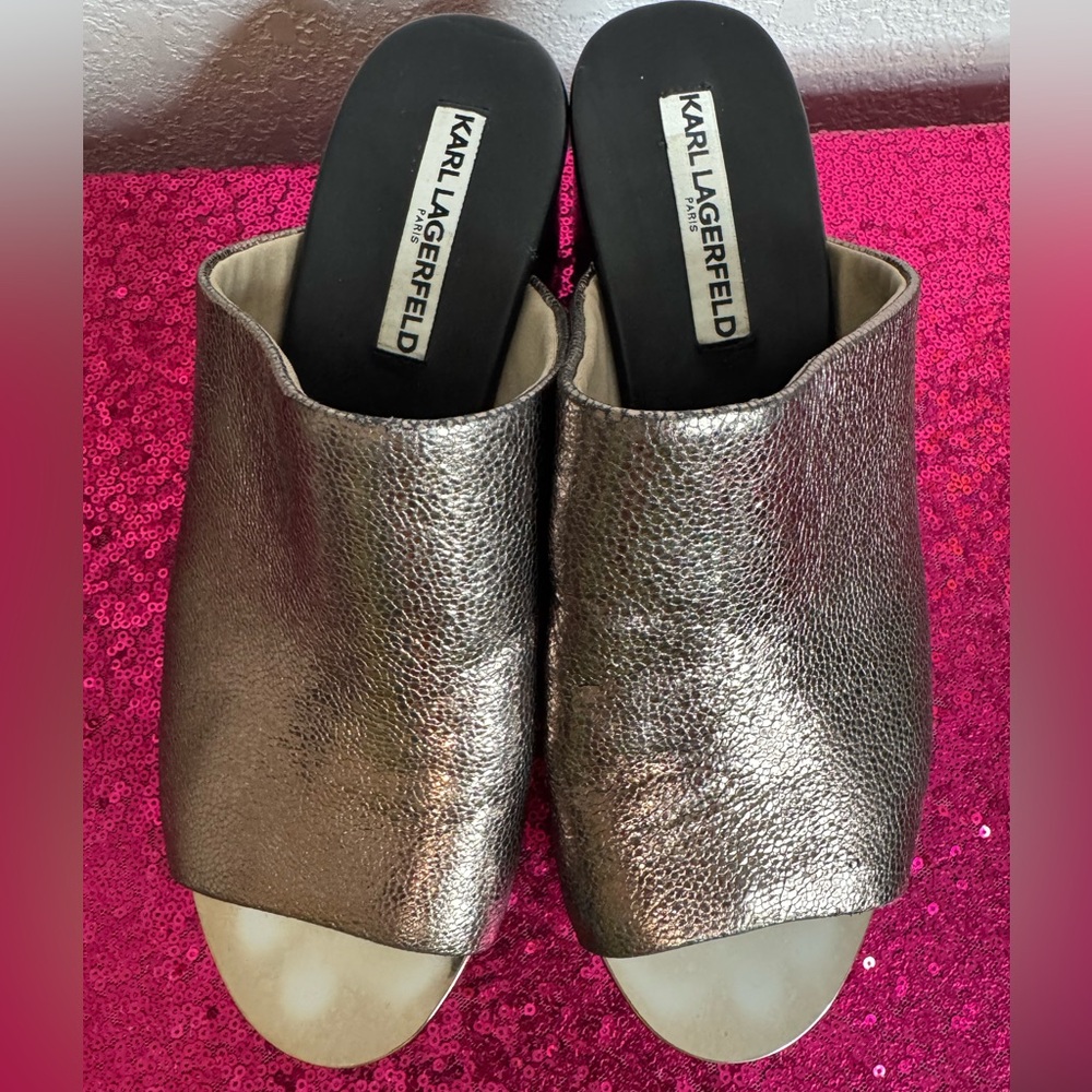 KARL LAGERFELD đź©¶ Metallic Silver Wedge Slip-On Sandals đź©¶ (Womens Size 8) - Picture 11 of 12